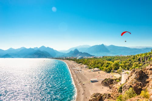 Panoramablick auf den Strand von Antyla  &ndash; &copy; neurobite - stock.adobe.com