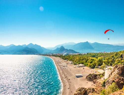 Panoramablick auf den Strand von Antyla  – © neurobite - stock.adobe.com