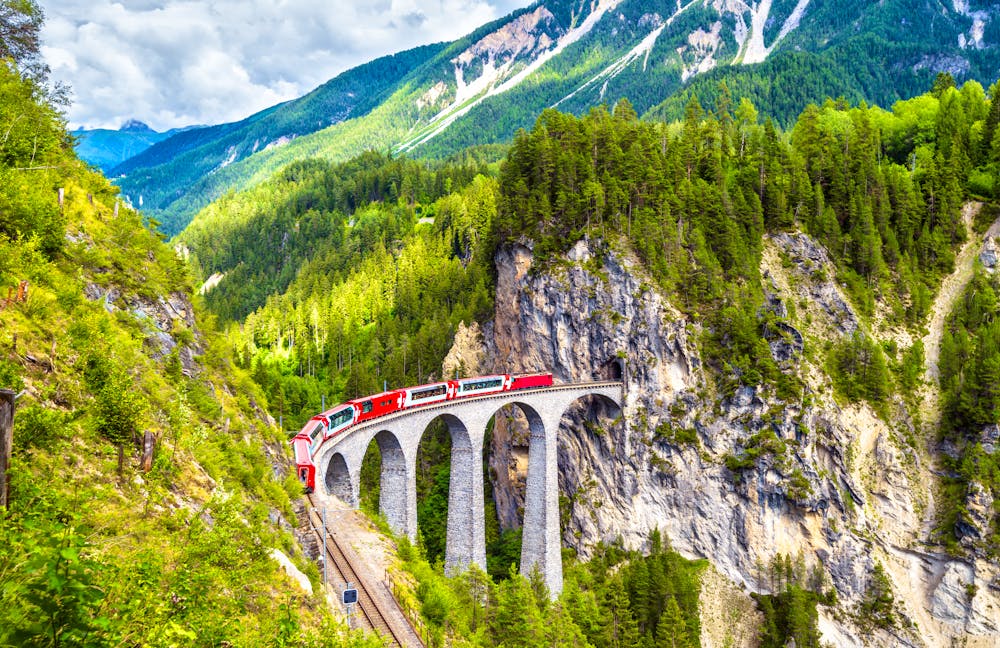 Glacier Express auf dem Landwasser Viadukt bei Filisur &ndash; &copy; Viacheslav Lopatin - stock.adobe.com