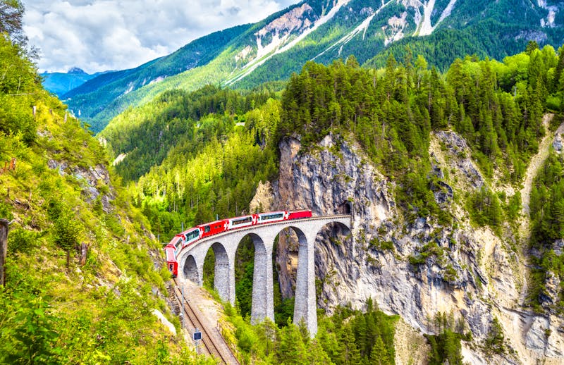 Glacier Express auf dem Landwasser Viadukt bei Filisur – © Viacheslav Lopatin - stock.adobe.com