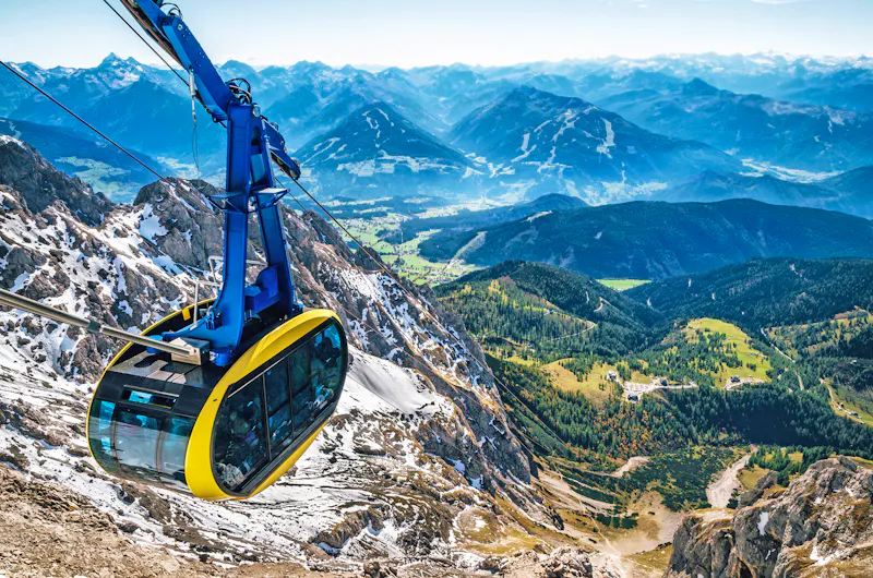 Gondelbahn zum Dachstein-Massiv - &copy;Andrei Bortnikau - stock.adobe.com