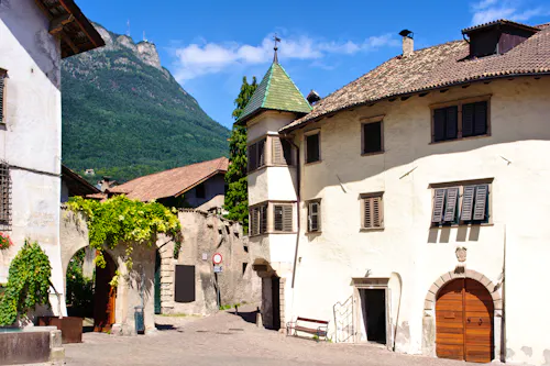 Historische Häuser in Kaltern in Südtirol &ndash; &copy; Eberhard Spaeth - stock.adobe.com