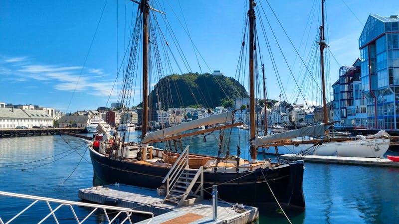Am Hafen von Alesund - &copy;Konrad Füssel - Eberhardt TRAVEL