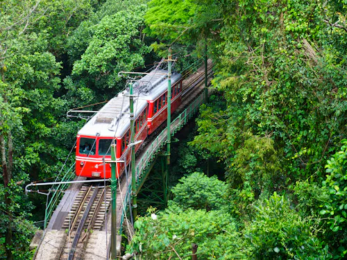 Auffahrt mit der Zahnradbahn zum Corcovado - Rio de Janeiro &ndash; &copy; lazyllama - stock.adobe.com