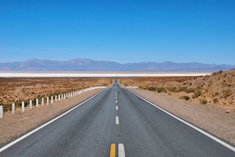 Straße zu den Salzseen Salinas Grandes im Norden Argentiniens - ©Chris Peters - stock.adobe.com