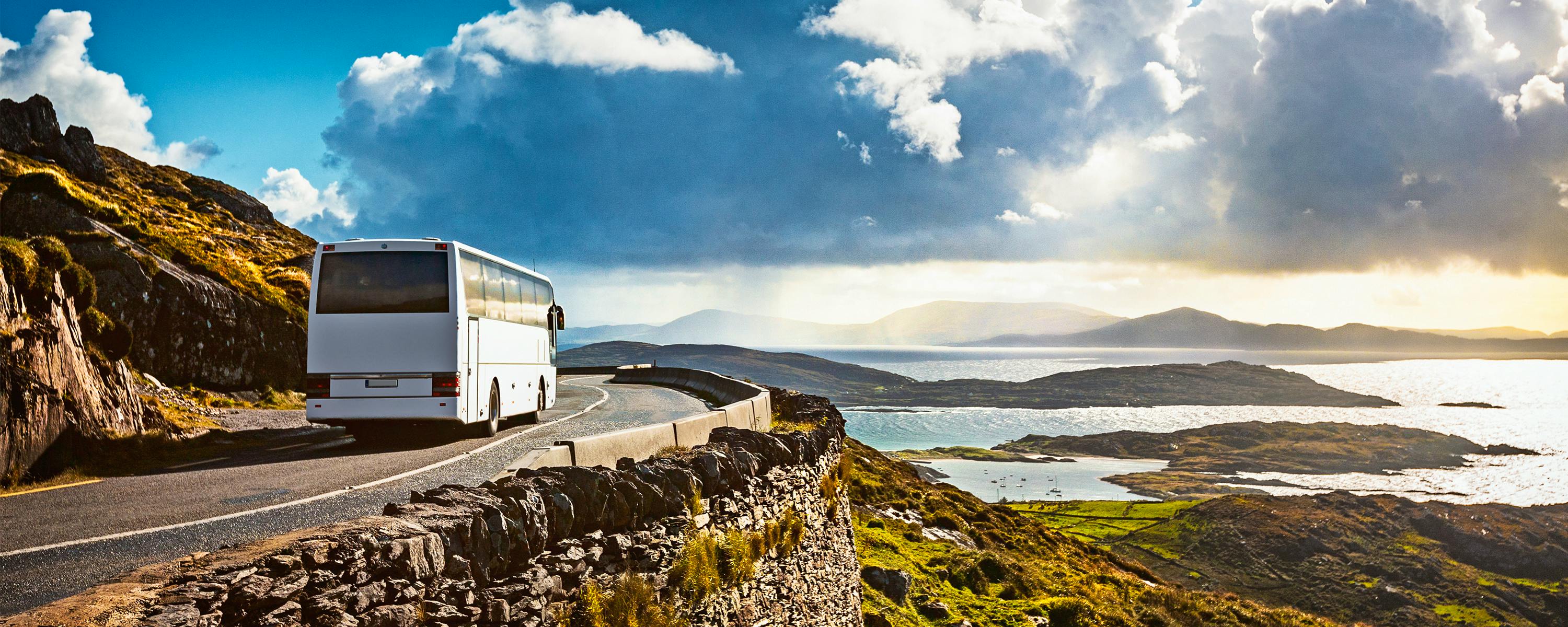 Mitfahrgelegenheit im Reisebus &ndash; &copy; Adobe Stock