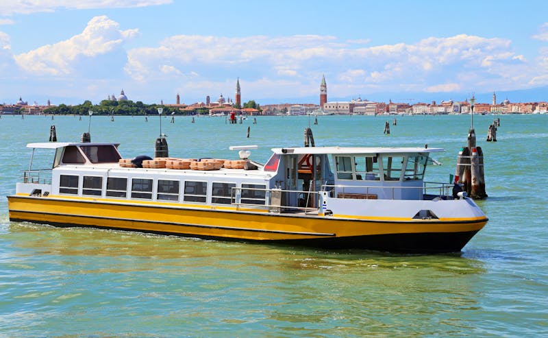 Wassertaxi in Venedig - ©ChiccoDodiFC - stock.adobe.com
