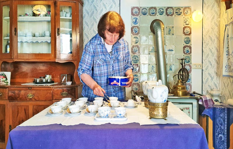 Teezeremonie im Ostfriesischen Teemuseum in Norden - ©Marlies Thrum - Eberhardt TRAVEL