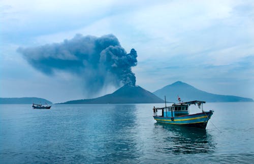 Vulkaninsel Anak Krakatau  in Indonesien &ndash; &copy; Belikova Oksana - stock.adobe.com