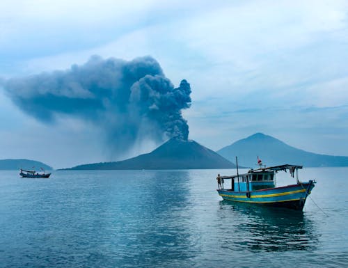 Vulkaninsel Anak Krakatau  in Indonesien – © Belikova Oksana - stock.adobe.com