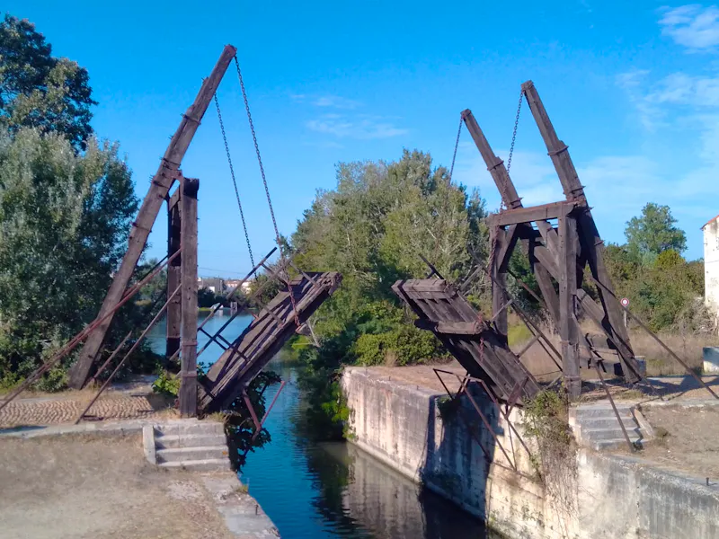 Van Gogh Brücke in Langlois vor Arles - &copy;Patrick Schneider für Eberhardt TRAVEL