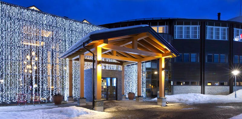Holiday Club Kuusamon Tropiikki-Aussenansicht-Abend - ©©Holiday Club Kuusamon Tropiikki