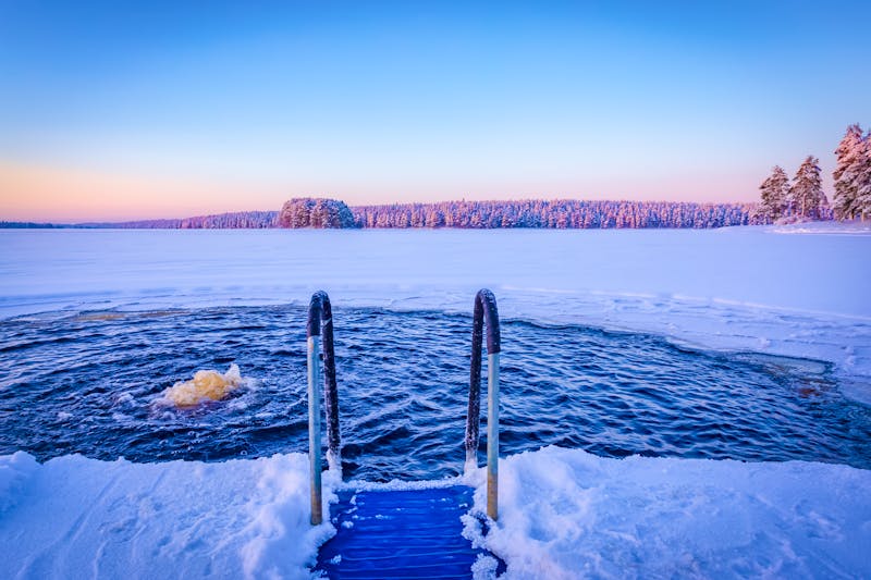 Eis-Schwimmen in Kuhmo, Finnland - ©ville - stock.adobe.com