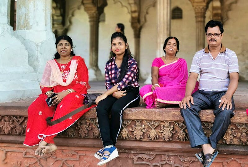 Indische Familie beim Besuch im Roten Fort in Agra - ©Simone Willner - Eberhardt TRAVEL