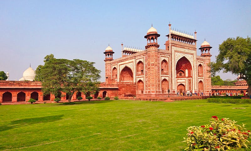 Eingangsbereich zum Taj Mahal in Agra - ©Simone Willner - Eberhardt TRAVEL