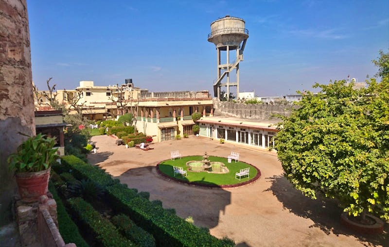 Hotel Fort Khejarla - Blick über den Burghof des Wüstenpalastes - ©Stefan Jahnke - Eberhardt TRAVEL