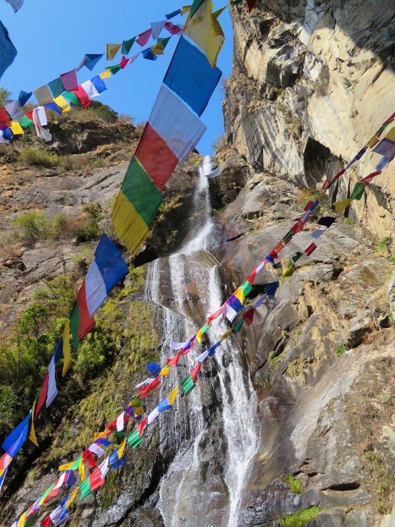 Wasserfall am Tigernest im Himalaya - ©Jürgen Schmeißer (Eberhardt TRAVEL)