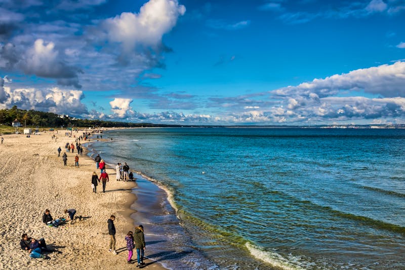 Ostseebad Binz auf der Insel Rügen - Spanziergang am Sandstrand - ©ArTo - stock.adobe.com