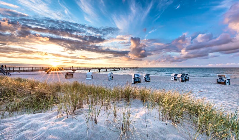 Ostseebad Binz auf der Insel Rügen - Seebrücke und Strand - ©haiderose - stock.adobe.com
