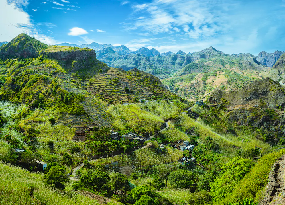 Insel  Santo Antao, Kapverden - Wandern in der Terrassenlandschaft des Paul Valley &ndash; &copy; Igor Tichonow - stock.adobe.com