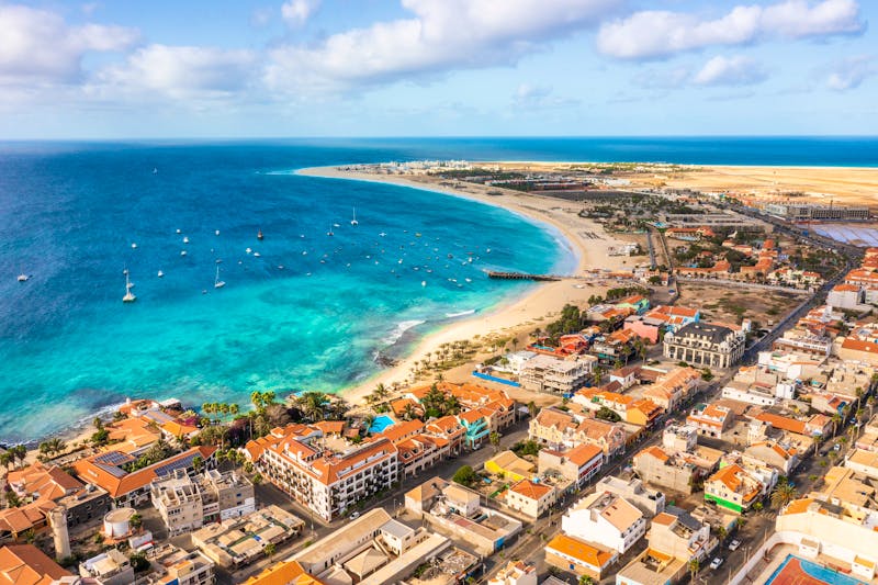 Santa Maria auf der Insel Sal, Kapverden - Blick auf den Sandstrand und die Stadt - ©malajscy - stock.adobe.com