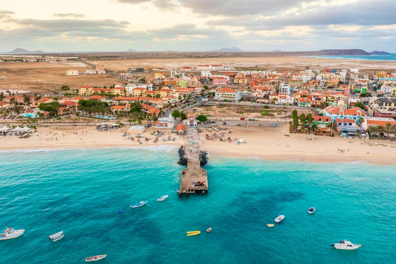 Santa Maria auf der Insel Sal, Kapverden - Blick auf Strand, Seebrücke und Ort - ©malajscy - stock.adobe.com