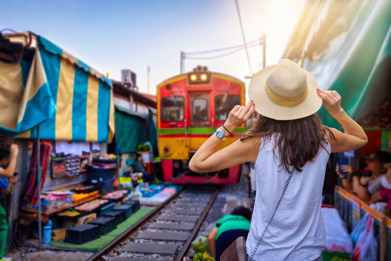Train Market an der Mae Klong train station, Thailand - ©moofushi - stock.adobe.com