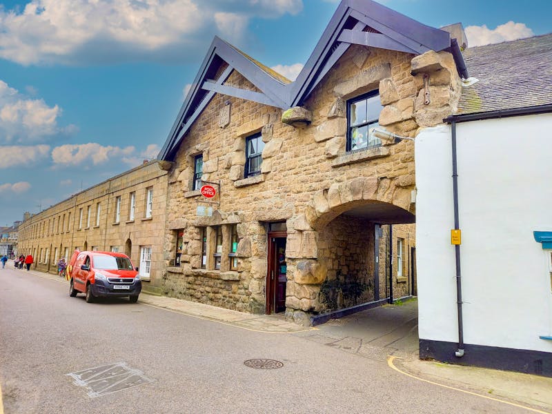 Post,  das wichtigste Gebäude in Hugh Town, Isles of Scilly - ©Eberhardt TRAVEL
