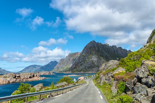 Lofotberge  &ndash; &copy; Roland | calmado.at - stock.adobe.com