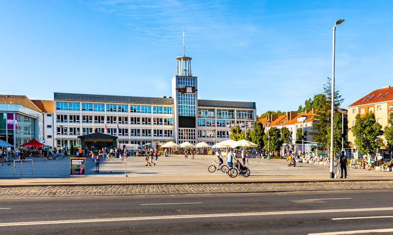 Marktplatz und neues Rathaus in Köslin (Koszalin) - ©Art Media Factory - stock.adobe.com