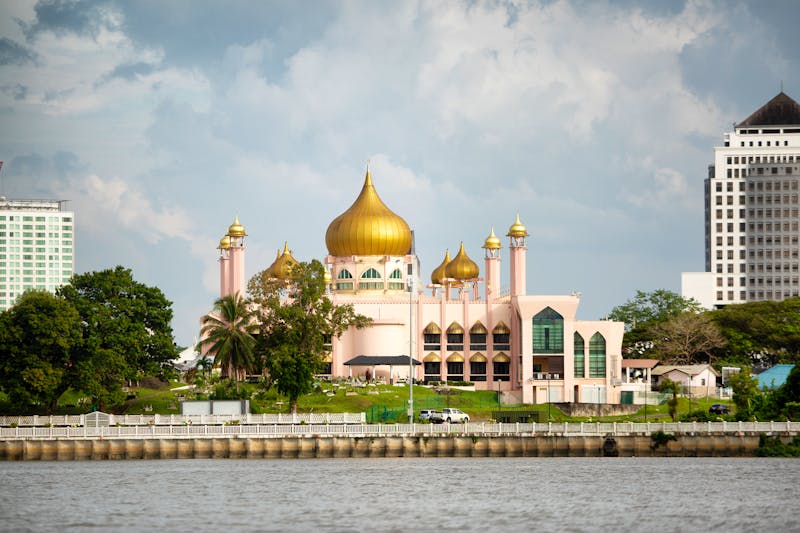 Kuching auf der Insel Borneo - Masjid Lama Moschee in der Innenstadt - ©Steve Lovegrove - stock.adobe.co