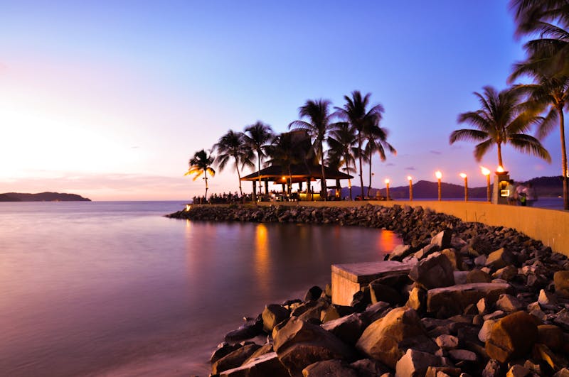 Sonnenuntergang an der Waterfront in Kota Kinabalu, Sabah, Borneo - ©Jason Tong - stock.adobe.com