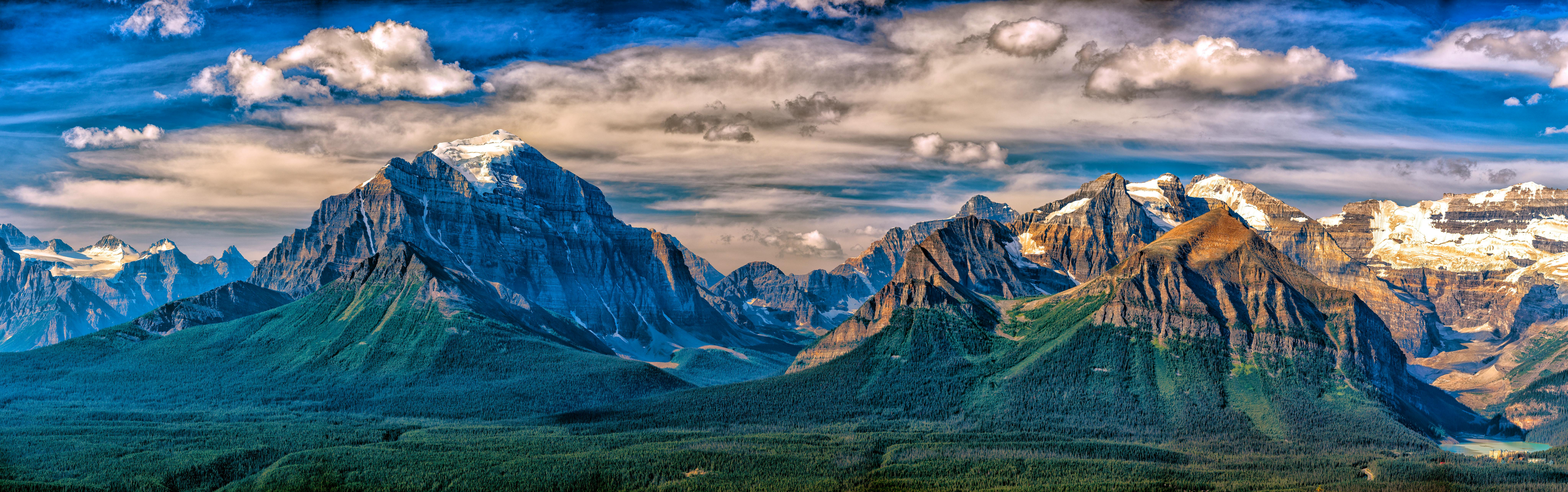 Canada Rocky Mountains Panorama on cloudy sky banff park &copy; Andrea Izzotti - Fotolia