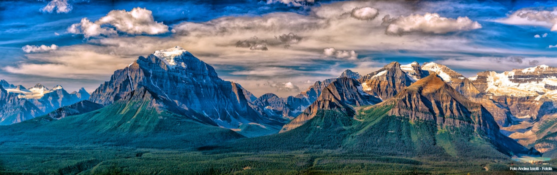 Canada Rocky Mountains Panorama on cloudy sky banff park – © Andrea Izzotti - Fotolia