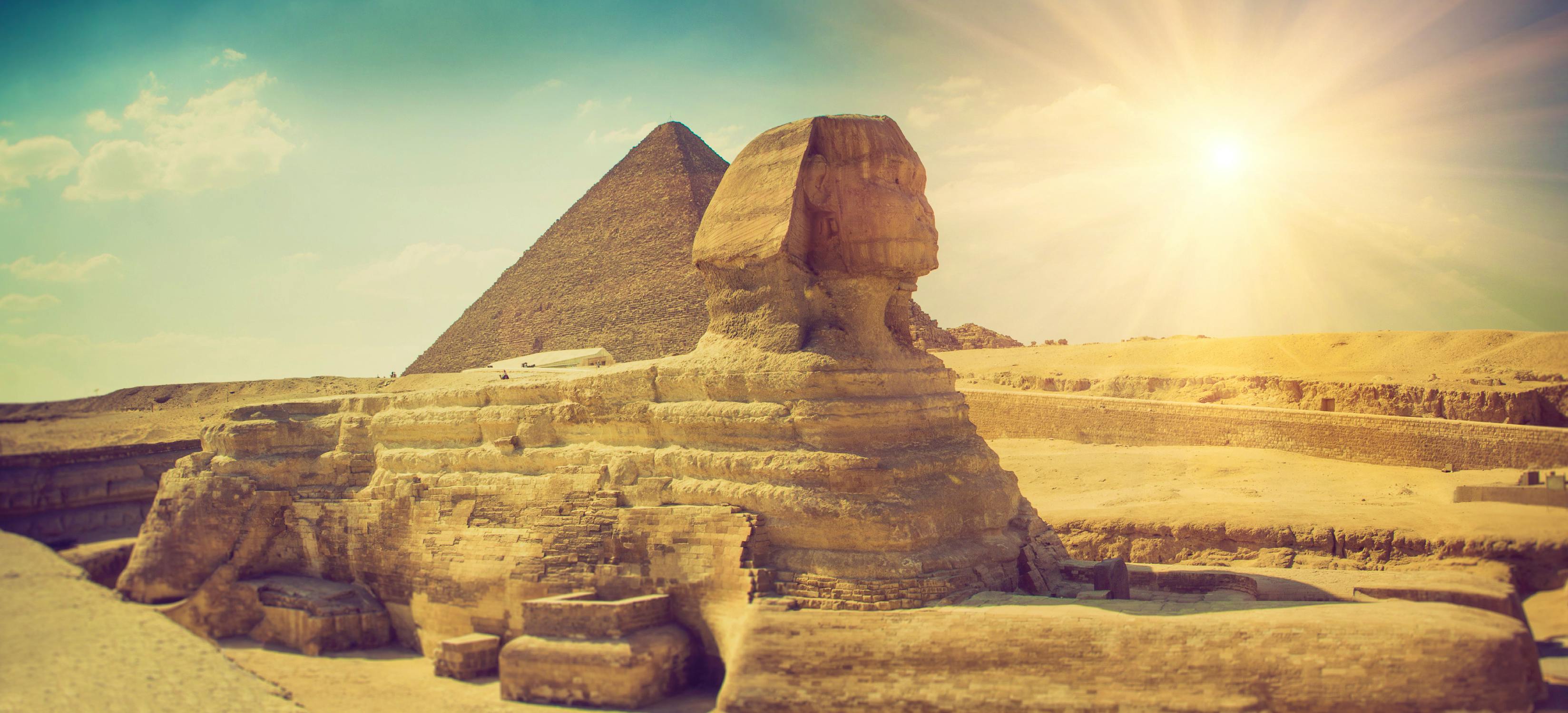 Panoramic view of the full profile of the Great Sphinx with the pyramid in the background in Giza. &copy; vovik_mar - Fotolia