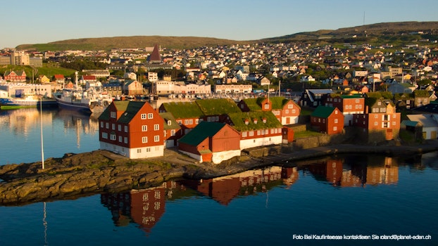 Die Stadt Torshavn auf den Faroer-Inseln  – © Bei Kaufinteresse kontaktieren Sie roland@planet-eden.ch