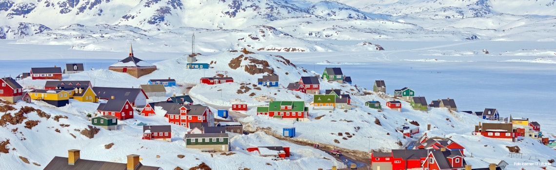 Colorful houses in Greenland in spring time – © icarmen13 - Fotolia