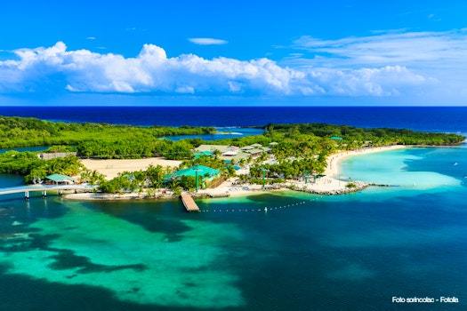 Panoramic view of the Roatan Island  Honduras – © sorincolac - Fotolia