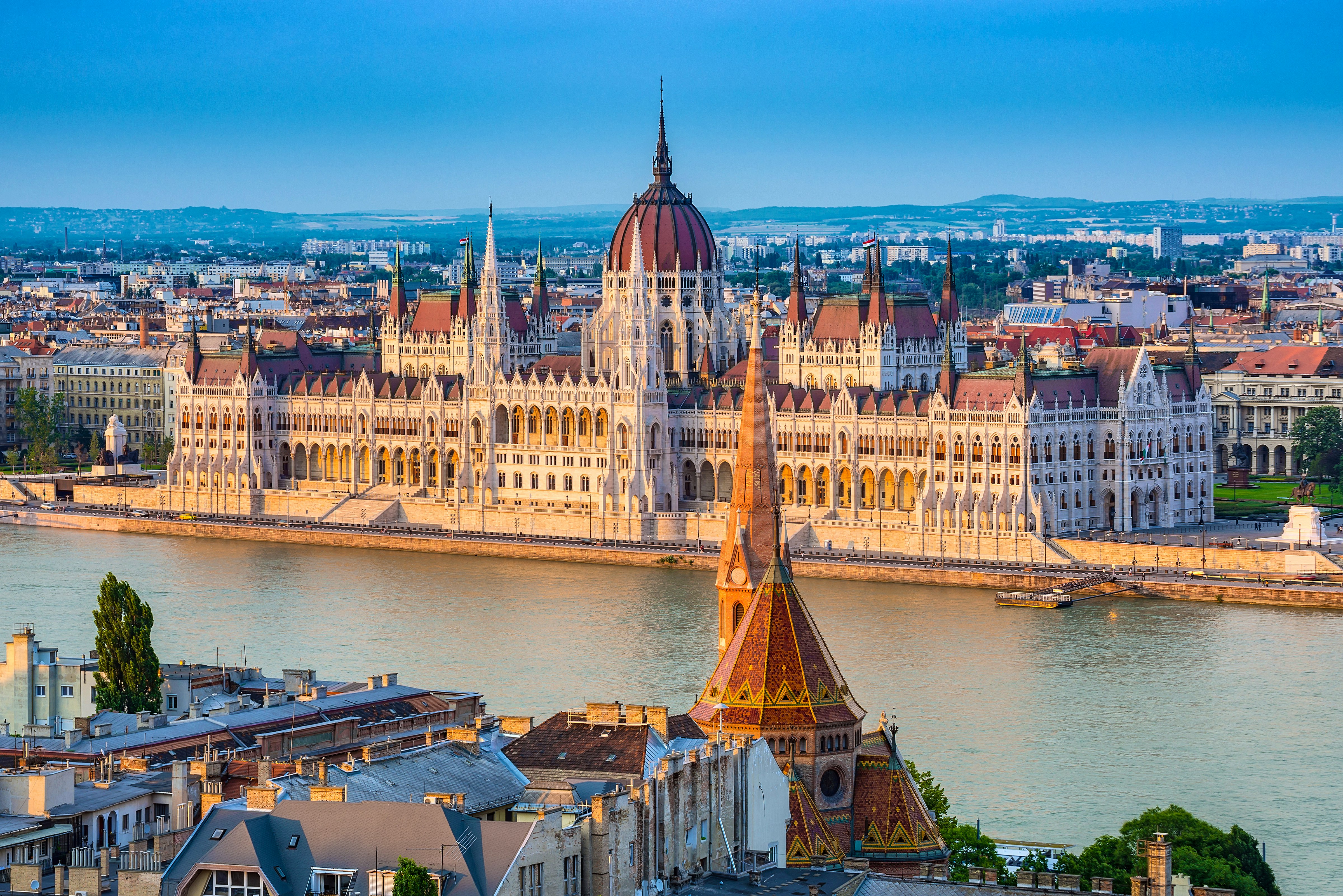 Hungarian Parliament - Budapest - Hungary – © Noppasinw - Fotolia