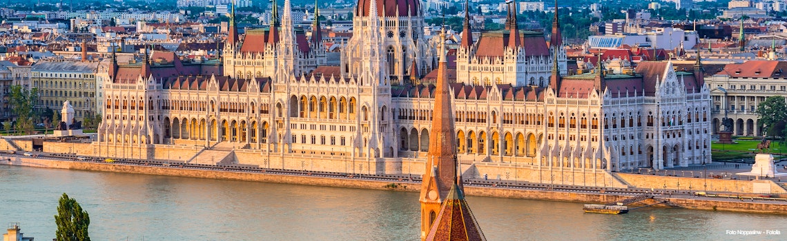 Hungarian Parliament - Budapest - Hungary – © Noppasinw - Fotolia