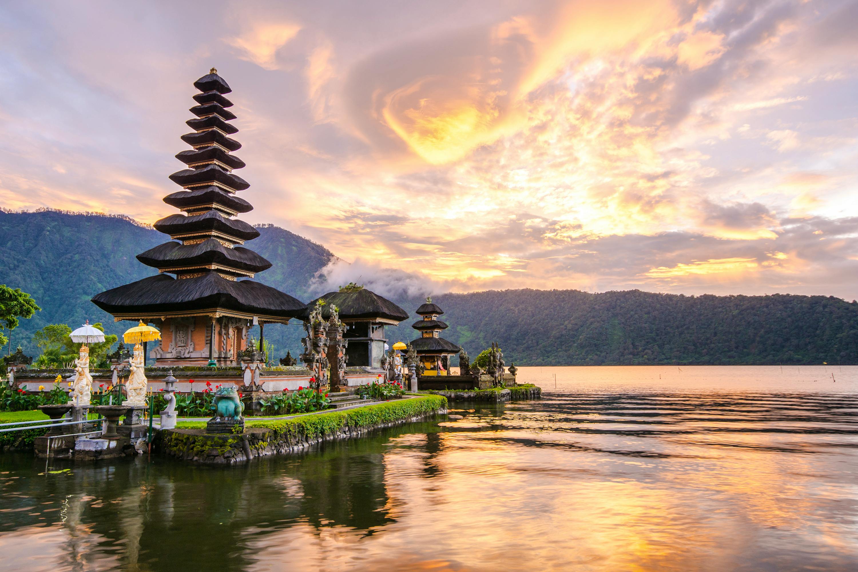 Pura Ulun Danu Bratan  Hindu temple on Bratan lake  Bali  Indonesia &copy; zephyr_p - Fotolia