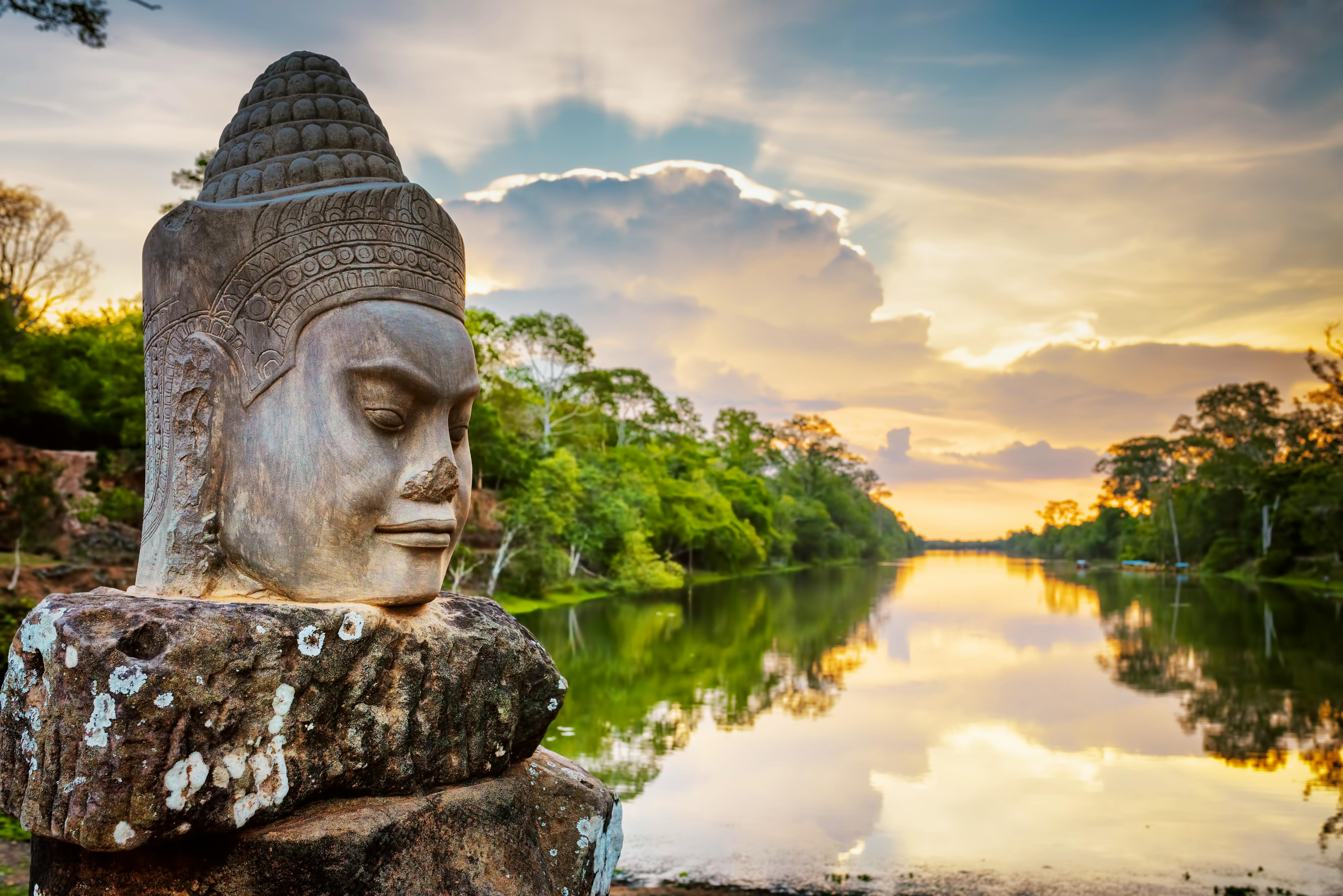 Ankor Wat - Steingesicht Asura nahe des südlichen Eingangs von Angkor Thom &copy; efired - Fotolia