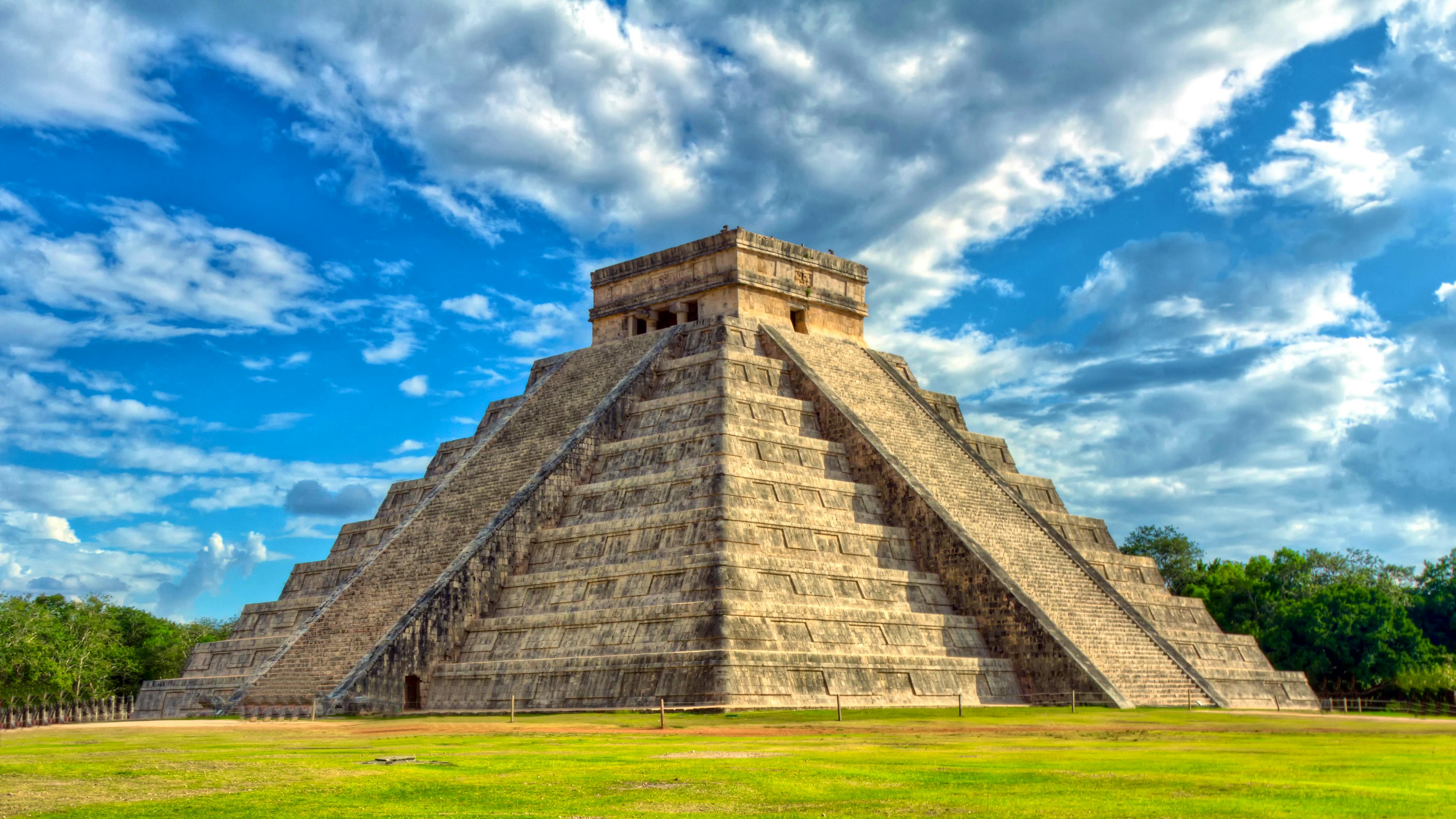 Mayan pyramid of Kukulcan El Castillo in Chichen Itza, Mexico &copy; Premium Collection - Fotolia