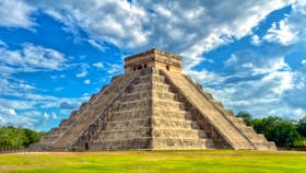 Mayan pyramid of Kukulcan El Castillo in Chichen Itza, Mexico – © Premium Collection - Fotolia