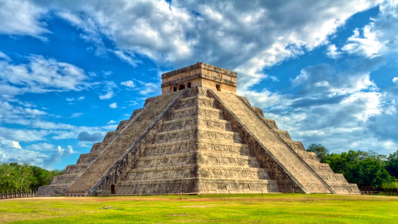 Mayan pyramid of Kukulcan El Castillo in Chichen Itza, Mexico - ©Premium Collection - Fotolia