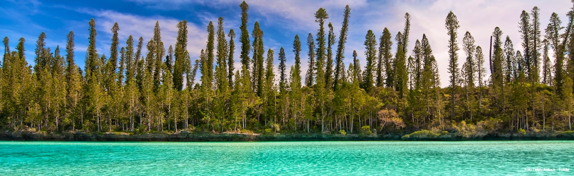 Natural pool of Oro Bay  Isle of Pines  New Caledonia – © Delphotostock - Fotolia