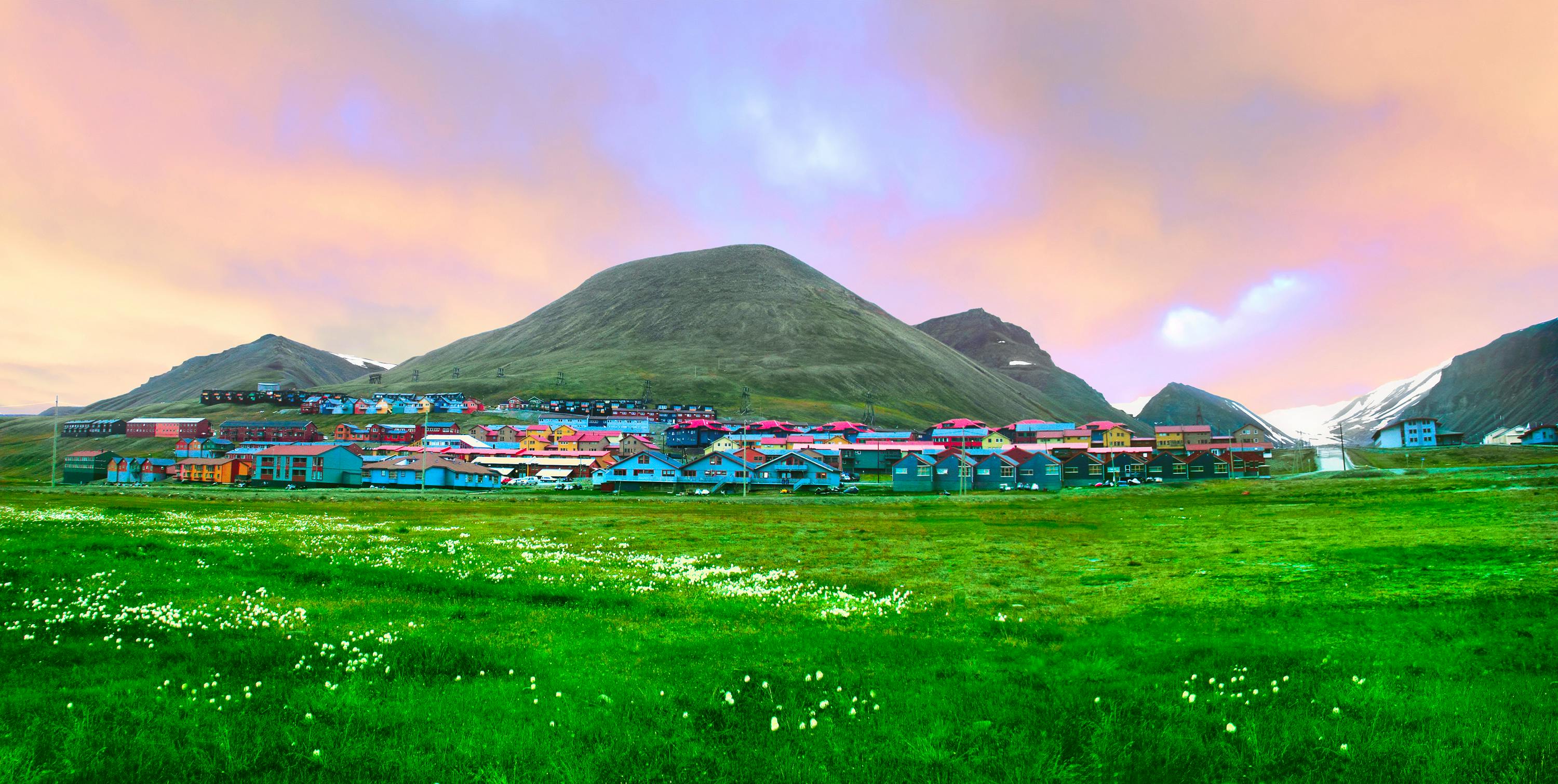 View of Longyearbyen  Norway  Spitsbergen  Svalbard &nbsp;&ndash;&nbsp;&copy;&nbsp;little_mouse - Fotolia