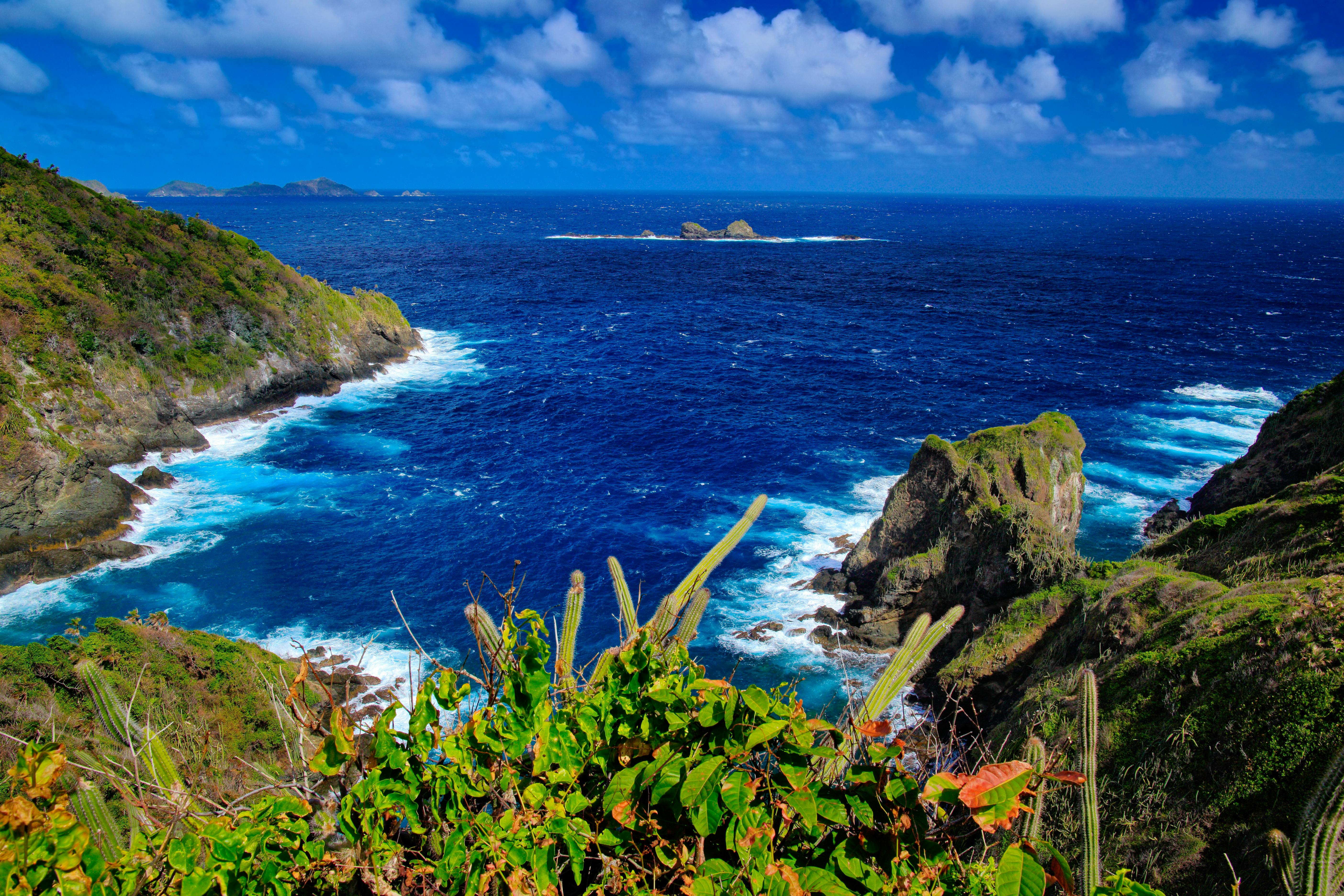 Little Tobago Island  Beautiful Caribbean sea coast landscape with ocean and dark sky with white clouds  Dark blue sea with waves  Coastline with cliff and rough sea  Trinidad and Tobago  &nbsp;&ndash;&nbsp;&copy;&nbsp;ondrejprosicky - Fotolia