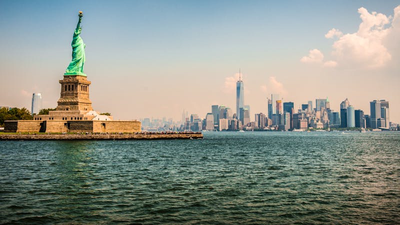 Statue of Liberty and New York skyline on the background - ©mdbrockmann82 - Fotolia
