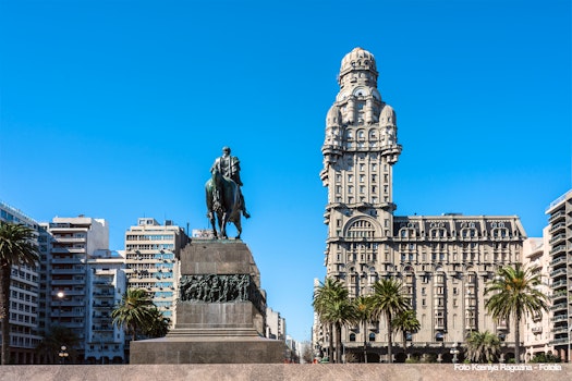 Montevideo  Uruguay - August 22  2016  Salvo Palace on the Independence Square  a national icon  renovated for the season – © Kseniya Ragozina - Fotolia